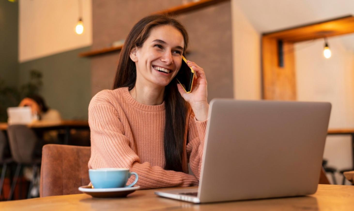 Équipe d'analystes travaillant sur une analyse financière